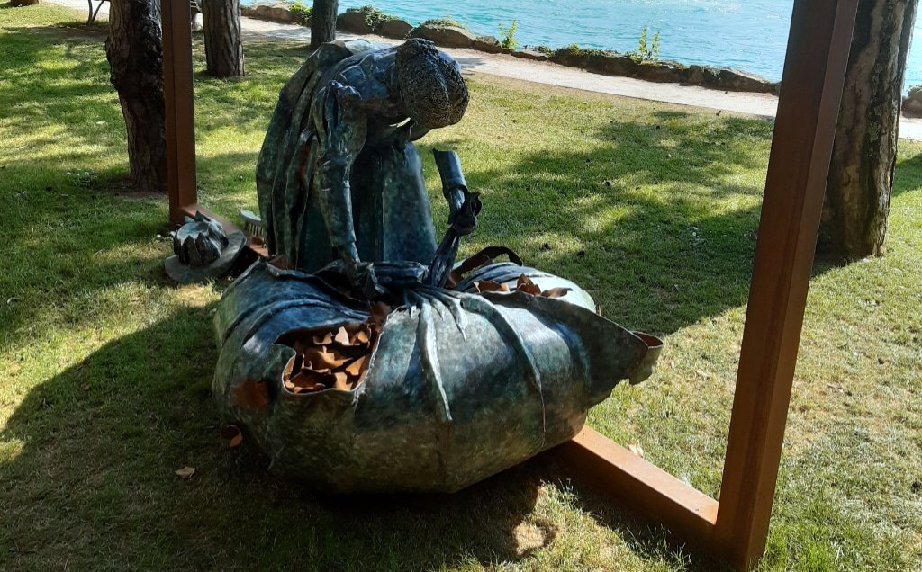 sculpturevalais-ramasseuse