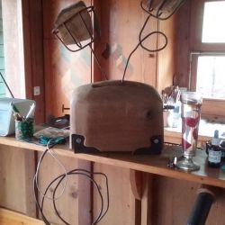 Sculpture Valais - 3e Âge de Fer - Catégorie : Fer et Bois - Titre : Grille-pain des années 50