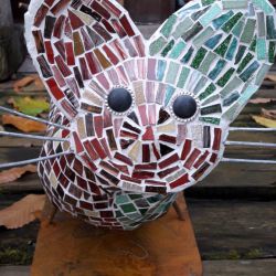 Sculpture Valais Un chat fantasmagorique