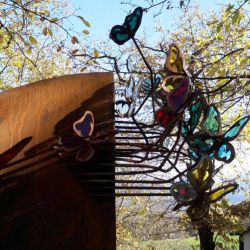 De la tôle, du verre, le tout en plein air!