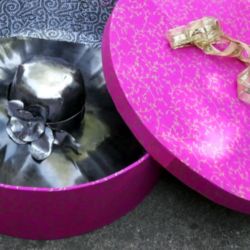 Chapeau difficile à porter