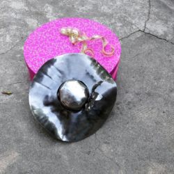 Chapeau difficile à porter