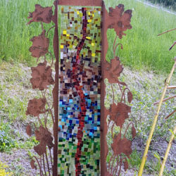 Vitrail serti dans armature fer Vitrail