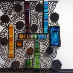 Vitrail serti dans armature fer Vitrail